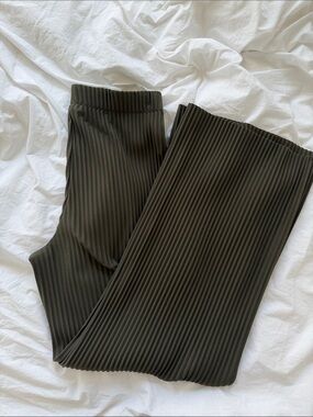 Aritzia Babaton pleated pant like new